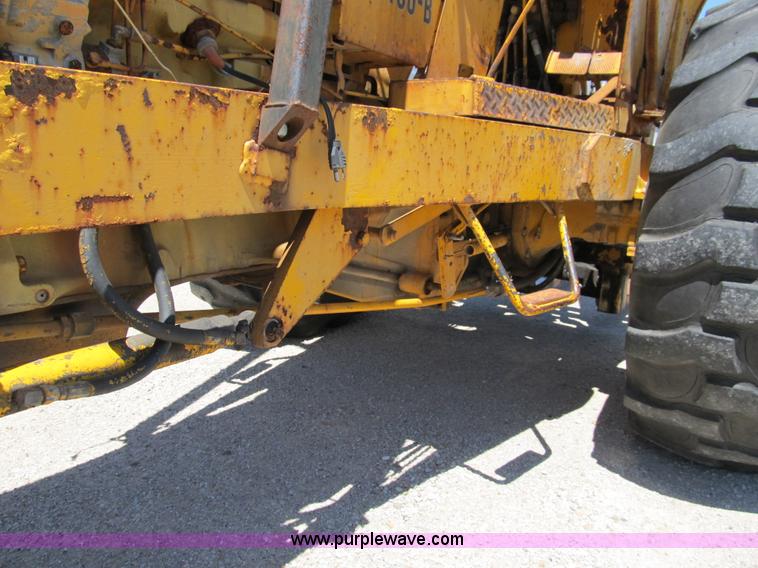 image for item 8997 John Deere 480BD forklift