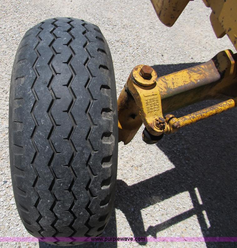 image for item 8997 John Deere 480BD forklift