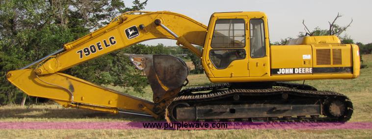image for item A4700 1997 John Deere 790E LC excavator