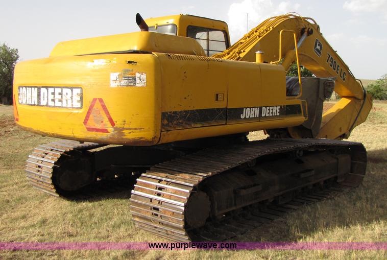 image for item A4700 1997 John Deere 790E LC excavator
