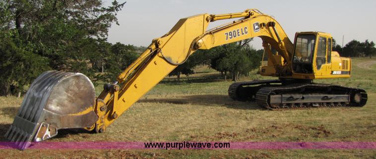 image for item A4700 1997 John Deere 790E LC excavator