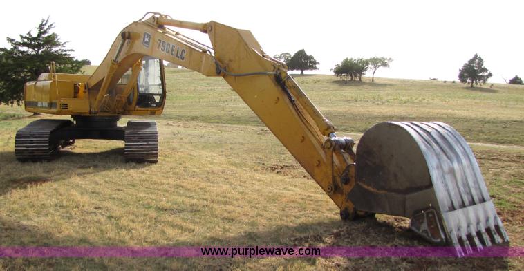 image for item A4700 1997 John Deere 790E LC excavator