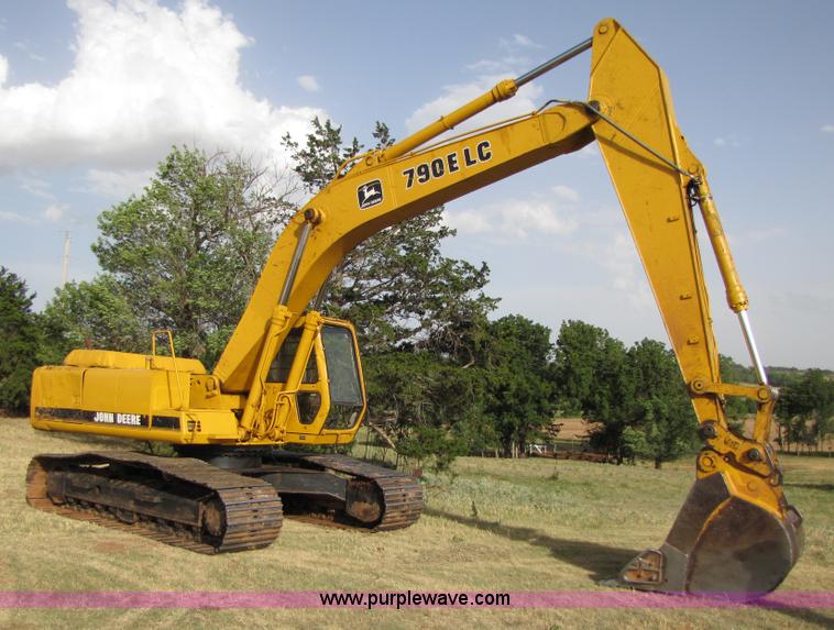 image for item A4700 1997 John Deere 790E LC excavator