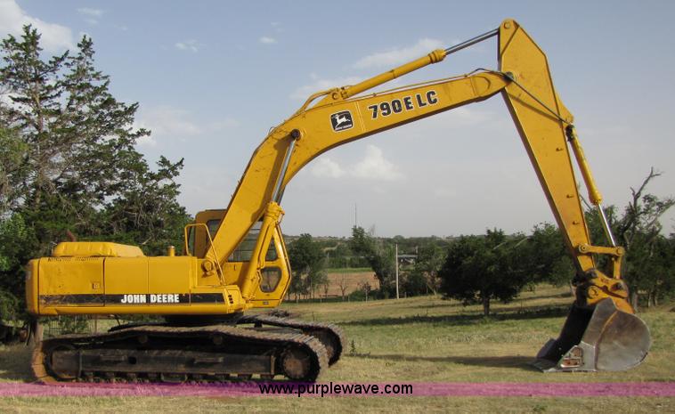 image for item A4700 1997 John Deere 790E LC excavator
