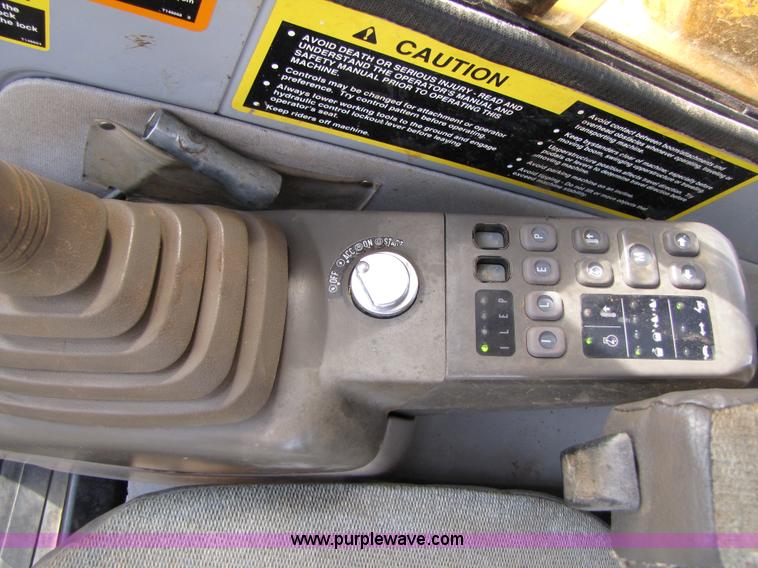 image for item A4700 1997 John Deere 790E LC excavator