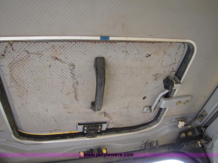 image for item A4700 1997 John Deere 790E LC excavator