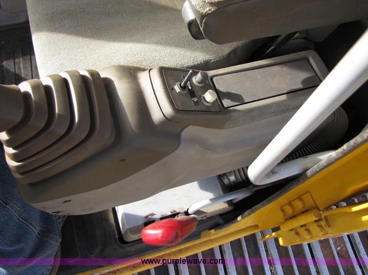 image for item A4700 1997 John Deere 790E LC excavator