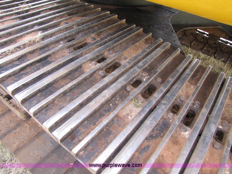 image for item A4700 1997 John Deere 790E LC excavator