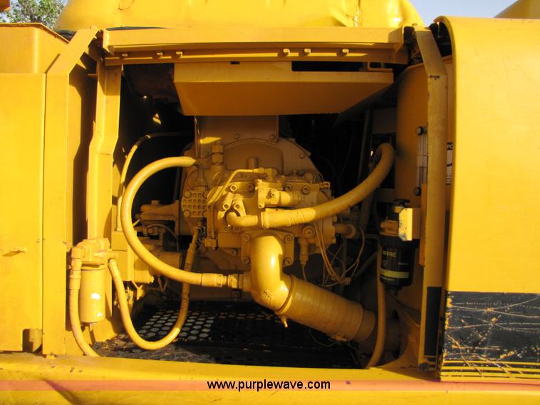 image for item A4700 1997 John Deere 790E LC excavator