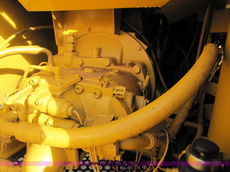 image for item A4700 1997 John Deere 790E LC excavator