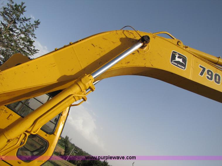 image for item A4700 1997 John Deere 790E LC excavator