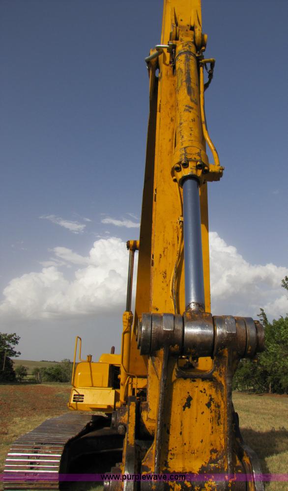 image for item A4700 1997 John Deere 790E LC excavator