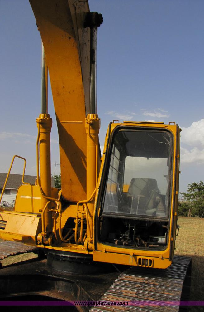 image for item A4700 1997 John Deere 790E LC excavator