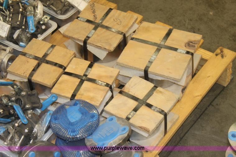 image for item 6192 Assorted valves