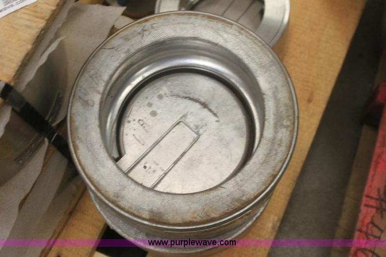 image for item 6239 Assorted valves