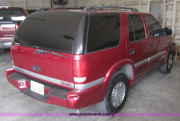 image for item 3416 2000 GMC Jimmy SLE SUV