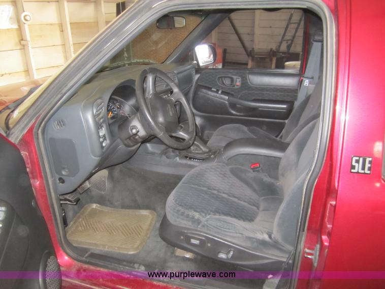 image for item 3416 2000 GMC Jimmy SLE SUV