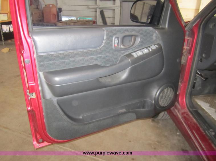 image for item 3416 2000 GMC Jimmy SLE SUV