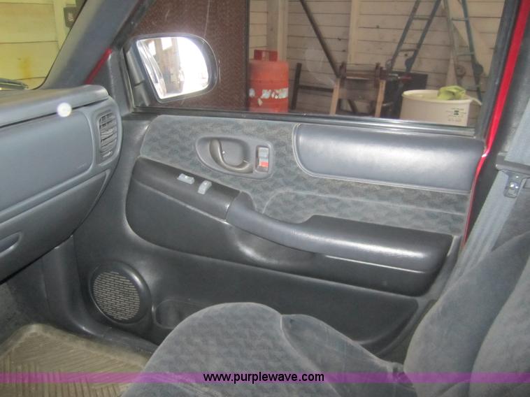 image for item 3416 2000 GMC Jimmy SLE SUV