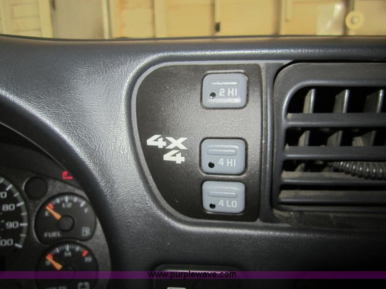 image for item 3416 2000 GMC Jimmy SLE SUV