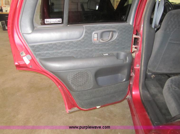 image for item 3416 2000 GMC Jimmy SLE SUV