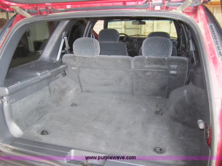 image for item 3416 2000 GMC Jimmy SLE SUV