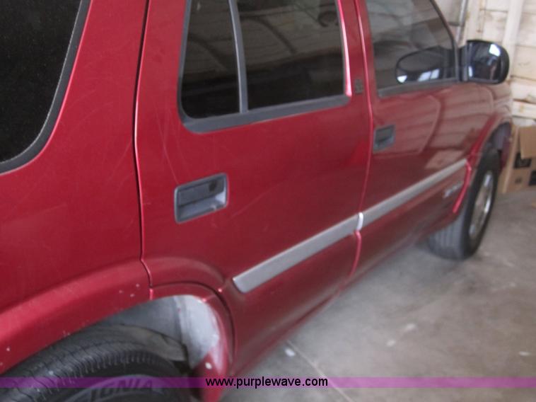 image for item 3416 2000 GMC Jimmy SLE SUV