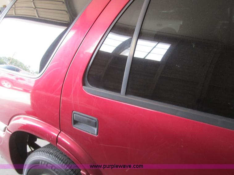image for item 3416 2000 GMC Jimmy SLE SUV
