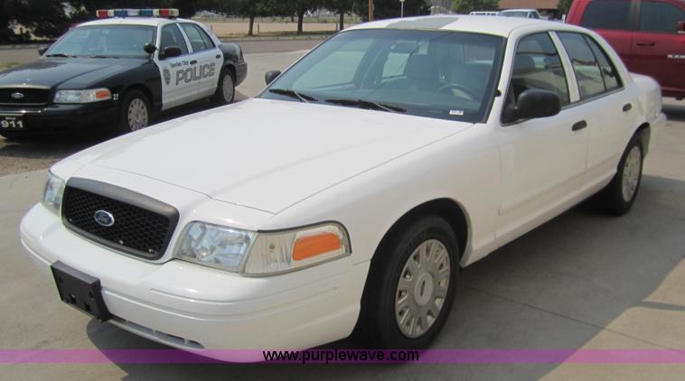 image for item 3418 2005 Ford Crown Victoria Police Interceptor