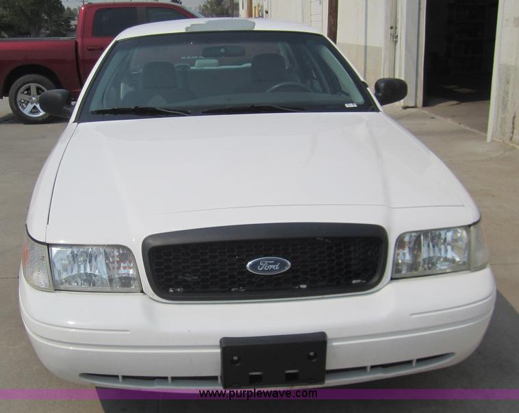 image for item 3418 2005 Ford Crown Victoria Police Interceptor