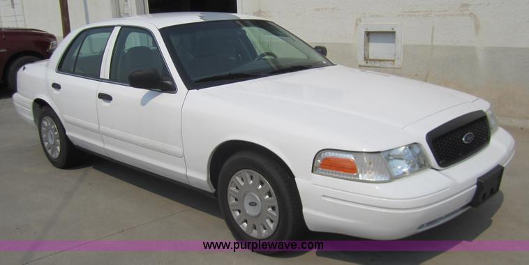 image for item 3418 2005 Ford Crown Victoria Police Interceptor