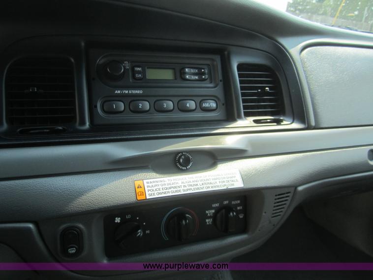 image for item 3418 2005 Ford Crown Victoria Police Interceptor