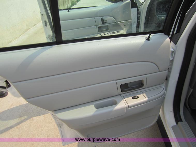 image for item 3418 2005 Ford Crown Victoria Police Interceptor