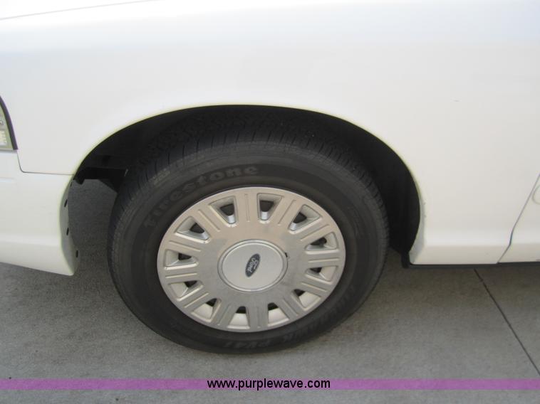 image for item 3418 2005 Ford Crown Victoria Police Interceptor