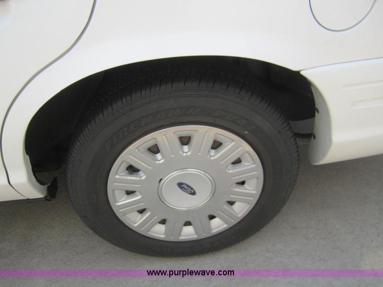 image for item 3418 2005 Ford Crown Victoria Police Interceptor