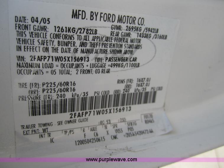 image for item 3418 2005 Ford Crown Victoria Police Interceptor