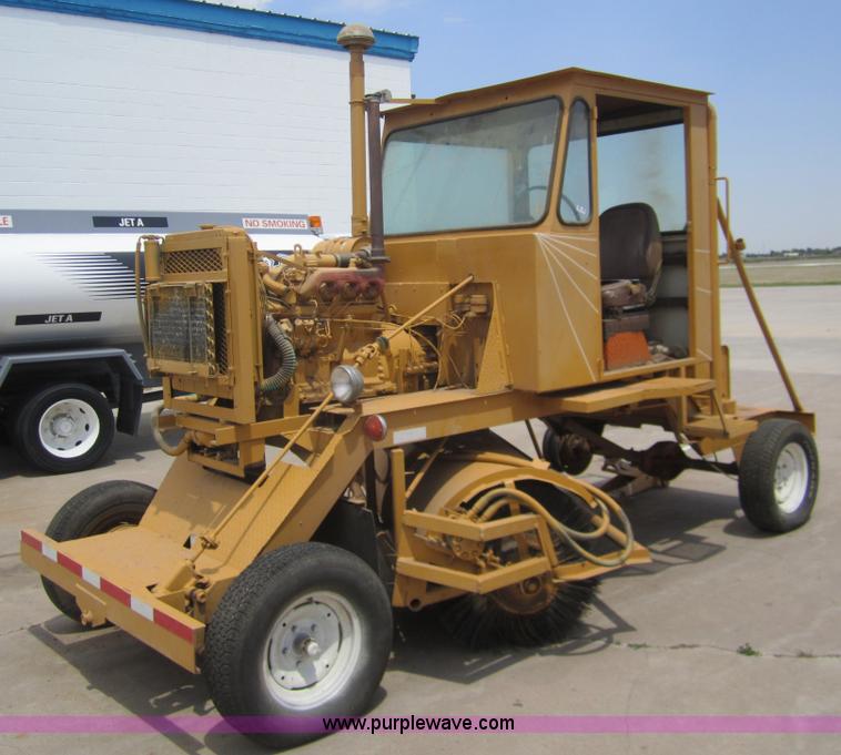 image for item 3440 Self propelled street sweeper