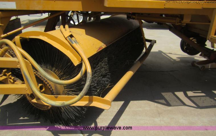 image for item 3440 Self propelled street sweeper