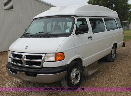 image for item 6326 1999 Dodge B3500 Ram Wagon van