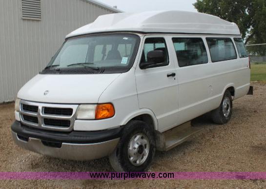image for item 6326 1999 Dodge B3500 Ram Wagon van
