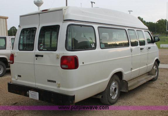 image for item 6326 1999 Dodge B3500 Ram Wagon van