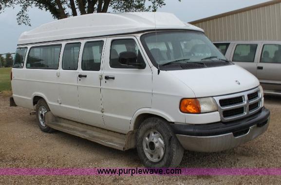 image for item 6326 1999 Dodge B3500 Ram Wagon van