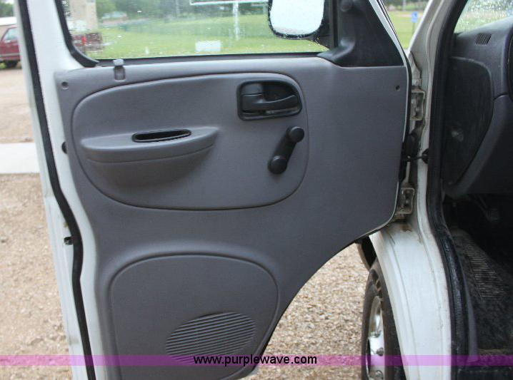 image for item 6326 1999 Dodge B3500 Ram Wagon van