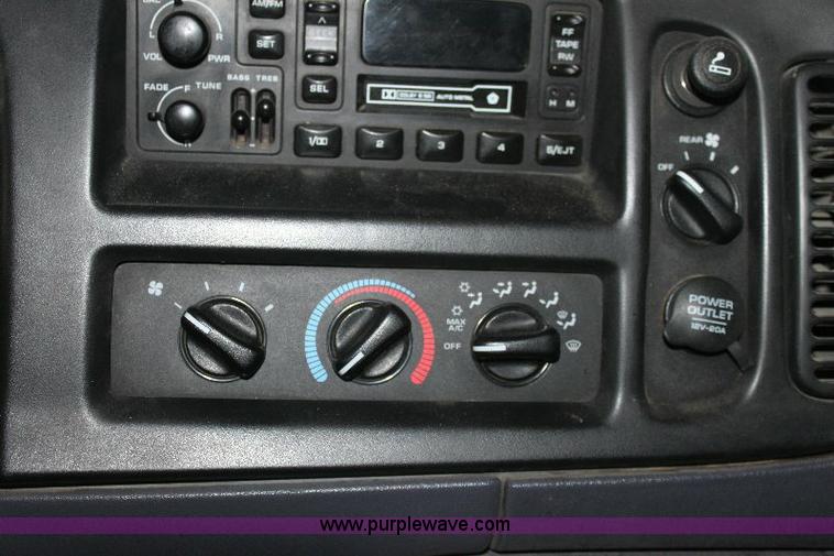 image for item 6326 1999 Dodge B3500 Ram Wagon van