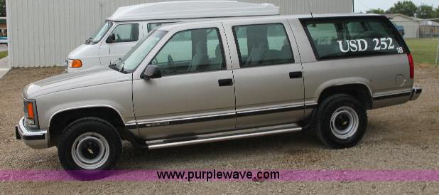 image for item 6327 1999 Chevrolet Suburban 2500 SUV
