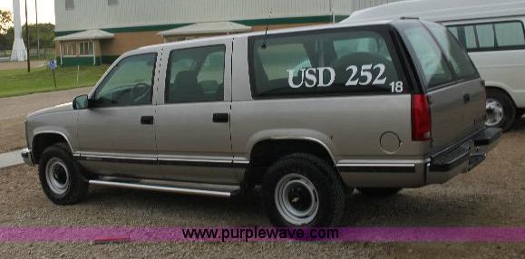 image for item 6327 1999 Chevrolet Suburban 2500 SUV
