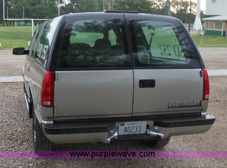 image for item 6327 1999 Chevrolet Suburban 2500 SUV