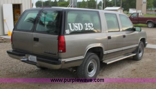 image for item 6327 1999 Chevrolet Suburban 2500 SUV