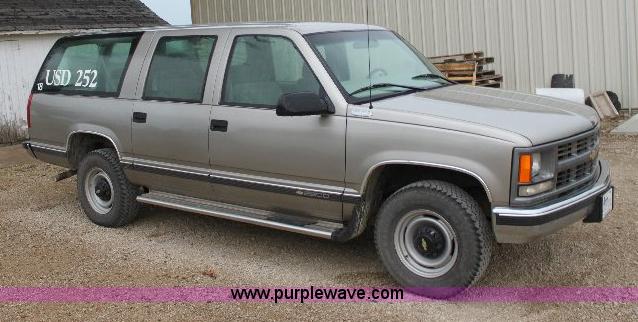 image for item 6327 1999 Chevrolet Suburban 2500 SUV