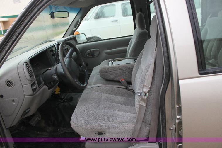 image for item 6327 1999 Chevrolet Suburban 2500 SUV